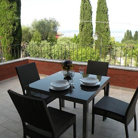 Villa Paradiso Apartment Сирмионе Экстерьер фото