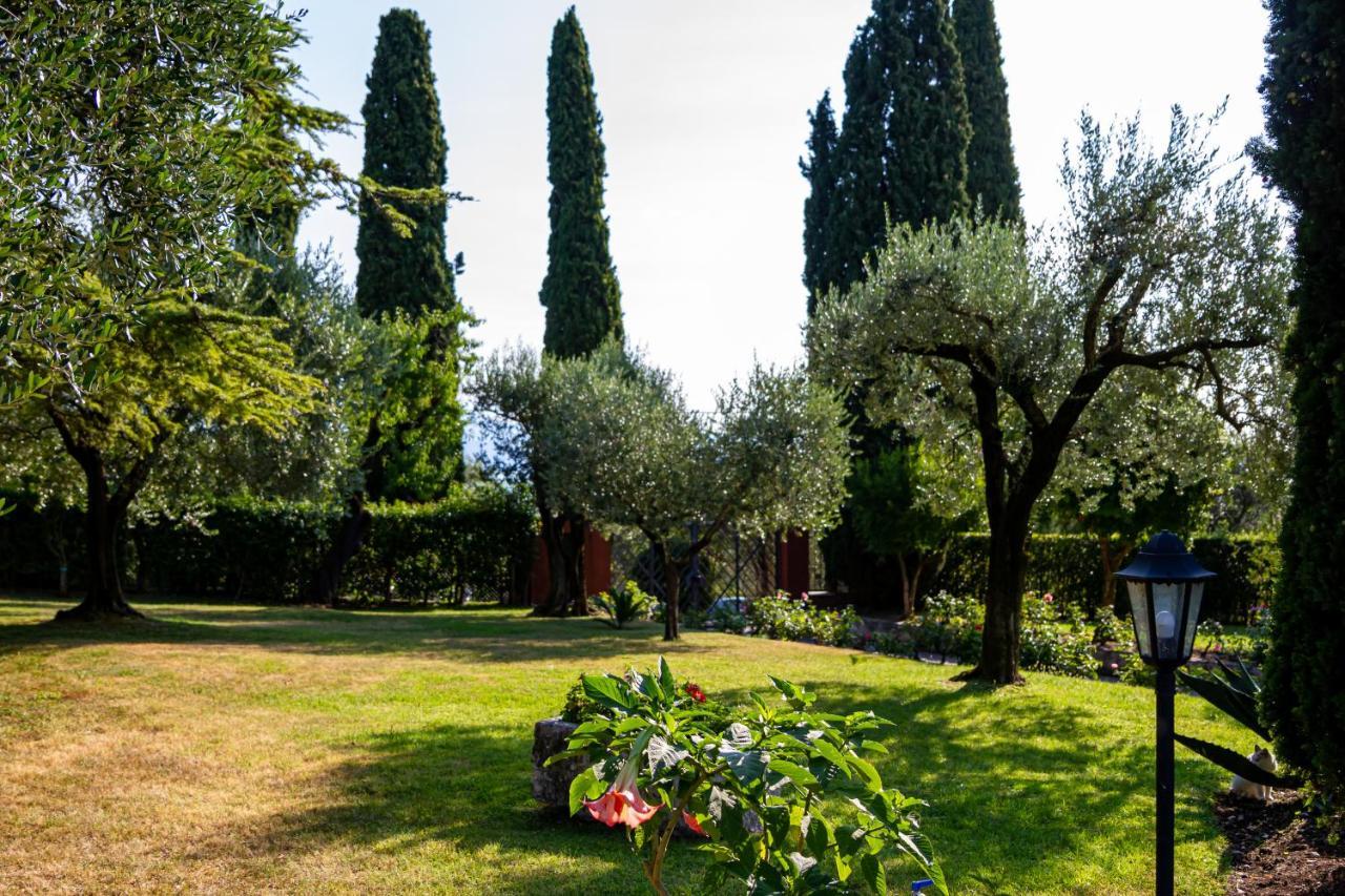 Villa Paradiso Apartment Сирмионе Экстерьер фото